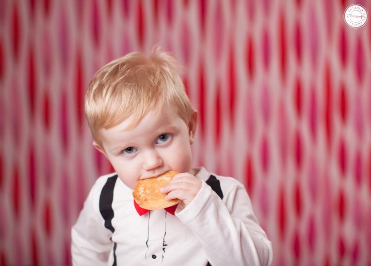 Child photographer Lyndsay Curtis photographs Valentine mini-sessions in-studio | www.lyndsaycurtis.com