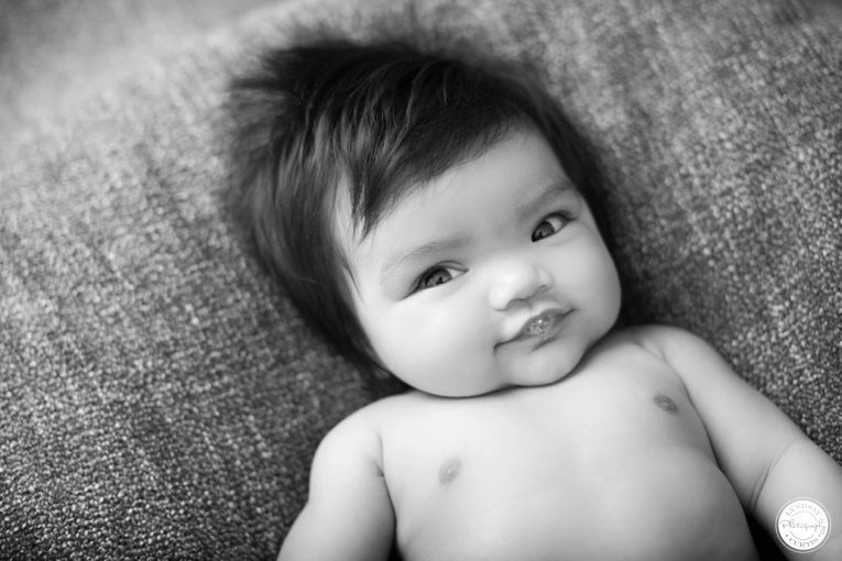 Baby photographer Lyndsay Curtis photographs 3-month old Ava's in-studio milestone session in | www.lyndsaycurtis.com
