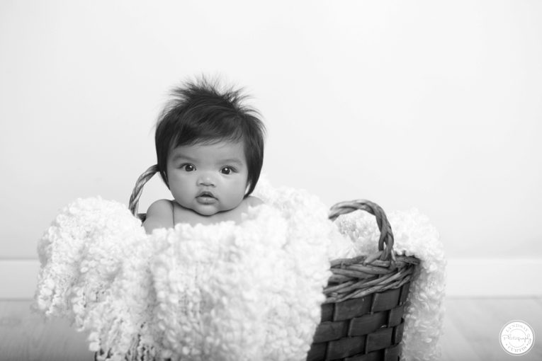 Baby photographer Lyndsay Curtis photographs 3-month old Ava's in-studio milestone session in | www.lyndsaycurtis.com