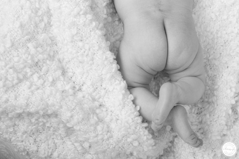 Baby photographer Lyndsay Curtis photographs 3-month old Parker's in-studio milestone session| www.lyndsaycurtis.com