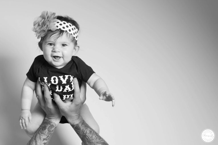 Childrens photographer Lyndsay Curtis photographs 6 month old Parker in studio and outdoor session| www.lyndsaycurtis.com