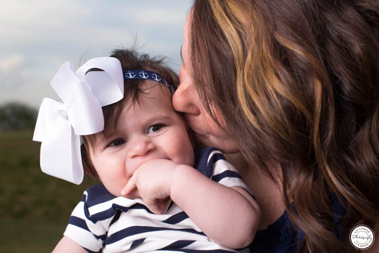 Childrens photographer Lyndsay Curtis photographs 6 month old Parker in studio and outdoor session| www.lyndsaycurtis.com