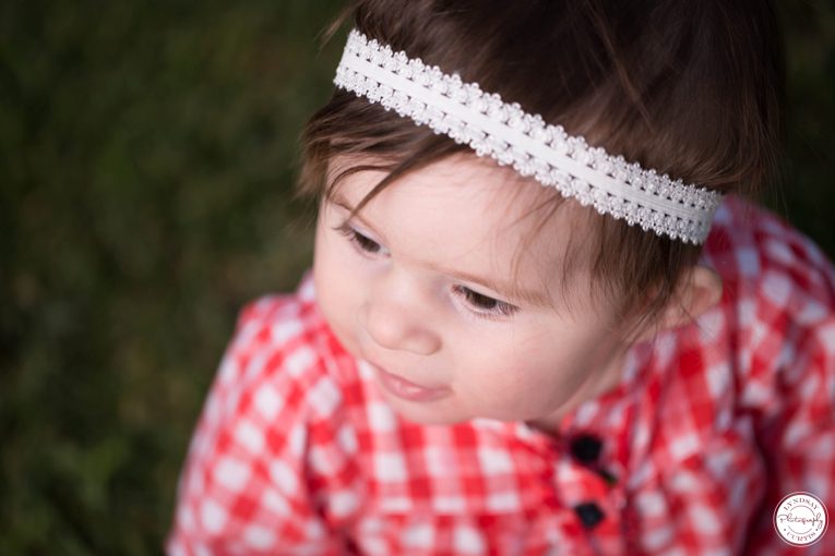Childrens photographer Lyndsay Curtis photographs 6 month old Parker in studio and outdoor session| www.lyndsaycurtis.com