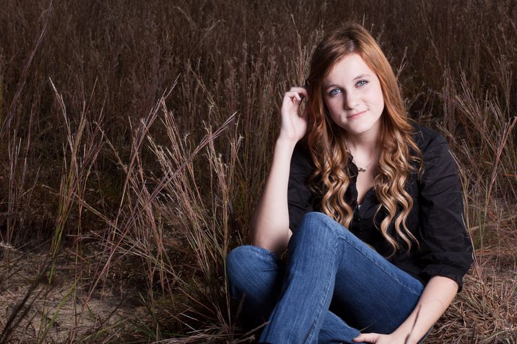 Portrait photographer Lyndsay Curtis photographs the stunning teenager Lizzie Young in an autumn session in Virginia Beach, Virginia.