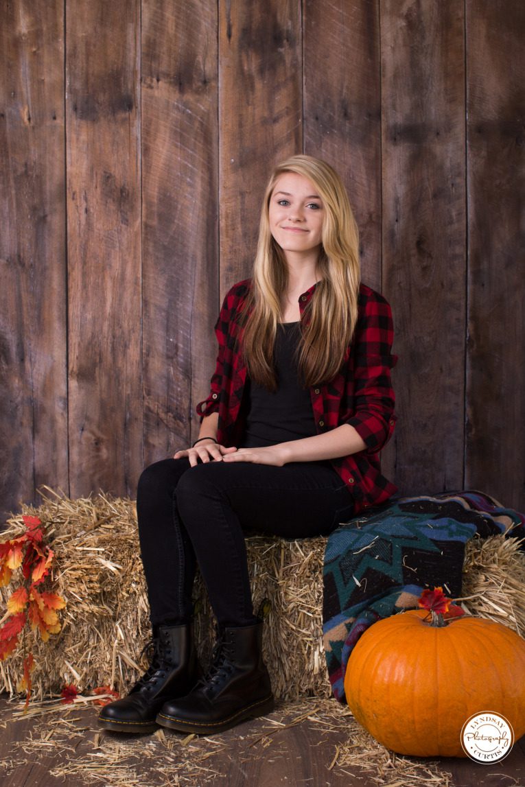 Child photographer Lyndsay Curtis photographs children during Fall themed mini-sessions in-studio | www.lyndsaycurtis.com