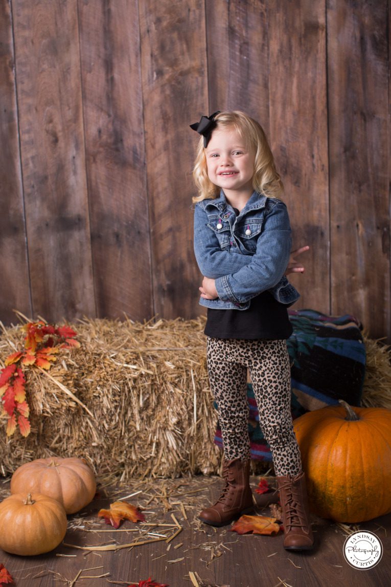 Child photographer Lyndsay Curtis photographs children during Fall themed mini-sessions in-studio | www.lyndsaycurtis.com