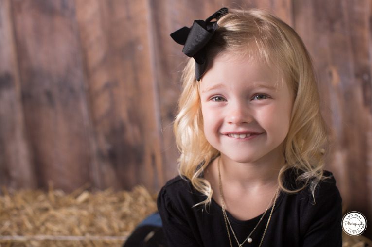 Child photographer Lyndsay Curtis photographs children during Fall themed mini-sessions in-studio | www.lyndsaycurtis.com