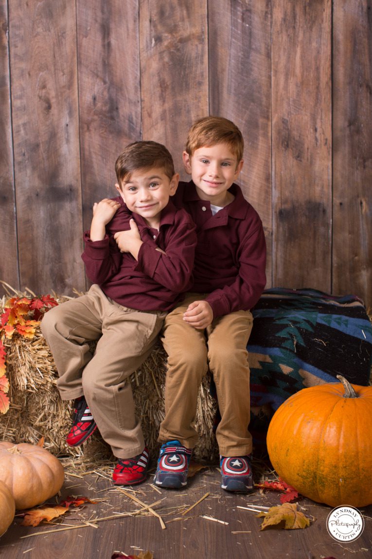 Child photographer Lyndsay Curtis photographs children during Fall themed mini-sessions in-studio | www.lyndsaycurtis.com