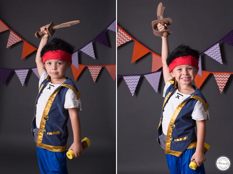 Child photographer Lyndsay Curtis photographs children during Halloween costume mini-sessions in-studio | www.lyndsaycurtis.com