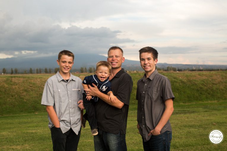 Portrait photographer Lyndsay Curtis photographs the Cross family, a U.S. Navy from NAS Sigonella Sicily | www.lyndsaycurtis.com