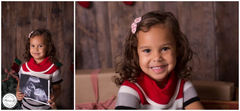 Portrait photographer Lyndsay Curtis photographs children on a classic rustic setting during Christmas mini sessions. | www.lyndsaycurtis.com