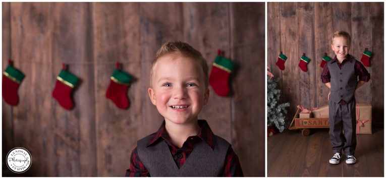 Portrait photographer Lyndsay Curtis photographs children on a classic rustic setting during Christmas mini sessions. | www.lyndsaycurtis.com