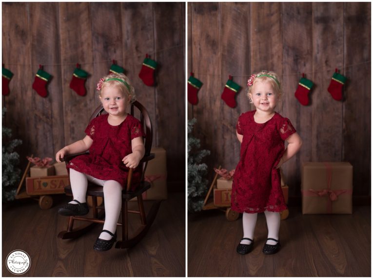 Portrait photographer Lyndsay Curtis photographs children on a classic rustic setting during Christmas mini sessions. | www.lyndsaycurtis.com