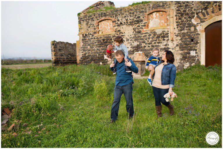 Family photographer Lyndsay Curtis photographs the Crowder's and their two children in Sicily, Italy | www.lyndsaycurtis.com