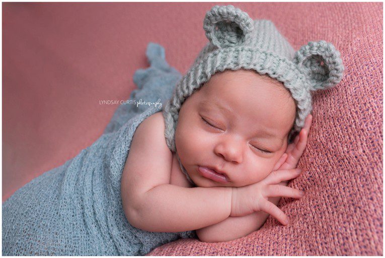 Portrait photographer Lyndsay Curtis photographs newborn girl in coral and aqua in her in-home newborn studio. | www.lyndsaycurtis.com