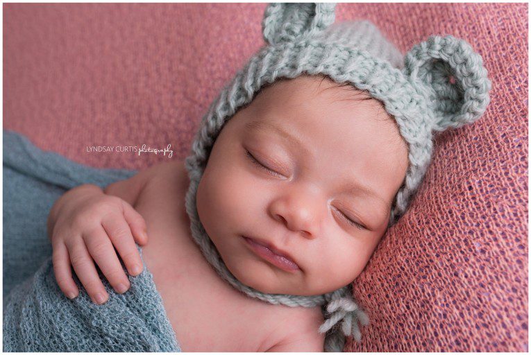 Portrait photographer Lyndsay Curtis photographs newborn girl in coral and aqua in her in-home newborn studio. | www.lyndsaycurtis.com