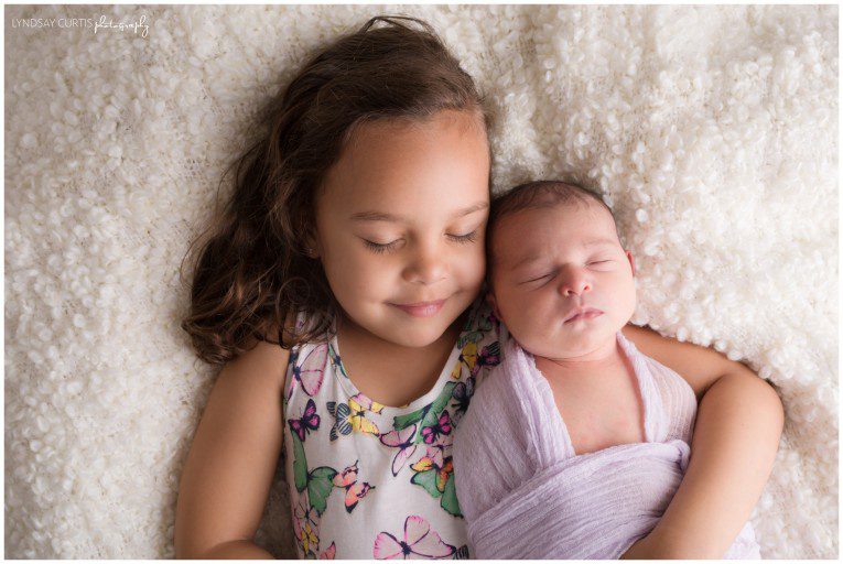 Portrait photographer Lyndsay Curtis photographs newborn girl and sister in her in-home newborn studio. | www.lyndsaycurtis.com