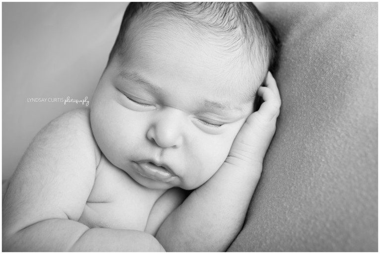 Portrait photographer Lyndsay Curtis photographs newborn girl in her in-home newborn studio. | www.lyndsaycurtis.com