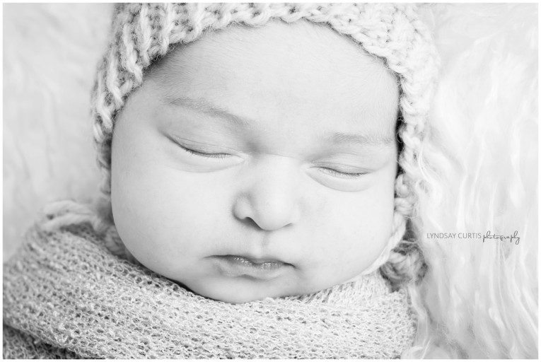 Portrait photographer Lyndsay Curtis photographs newborn girl in her in-home newborn studio. | www.lyndsaycurtis.com