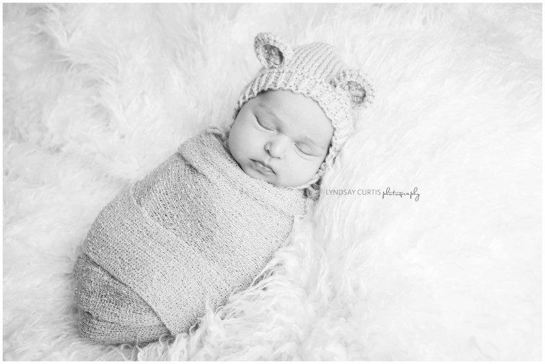 Portrait photographer Lyndsay Curtis photographs newborn girl in her in-home newborn studio. | www.lyndsaycurtis.com