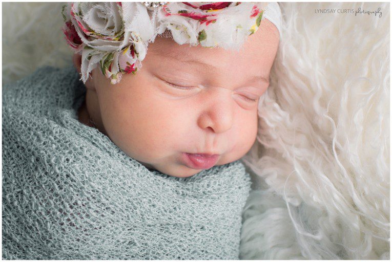 Portrait photographer Lyndsay Curtis photographs newborn girl in her in-home newborn studio. | www.lyndsaycurtis.com