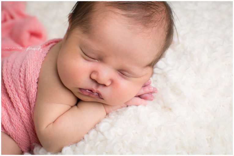 Newborn photographer Lyndsay Curtis photographs newborn baby girl in pink. | www.lyndsaycurtis.com