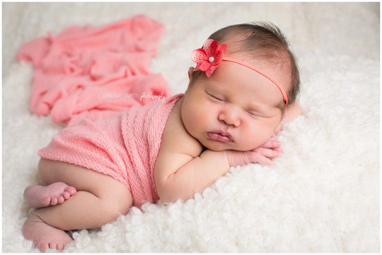 Newborn photographer Lyndsay Curtis photographs newborn baby girl in pink. | www.lyndsaycurtis.com