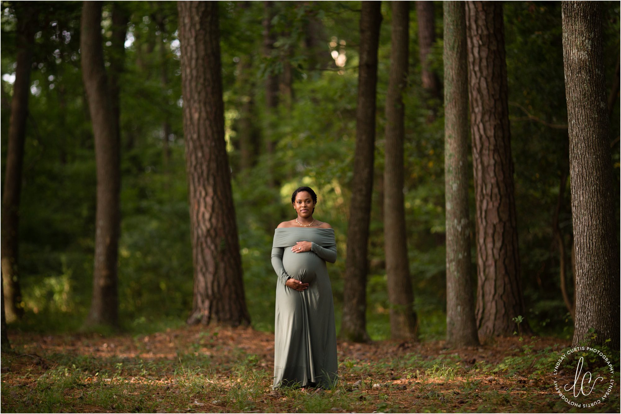 Maternity Portraits in wooded area. Lyndsay Curtis Photography www.lyndsaycurtis.com